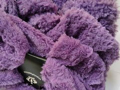 O suta de gulere de dama noi